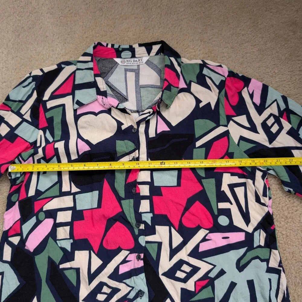 Geometric Patterned Button-Up Shirt - Picture 6 of 9